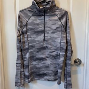Women’s Under Armour SZ S Camo Long Sleeve Top EUC